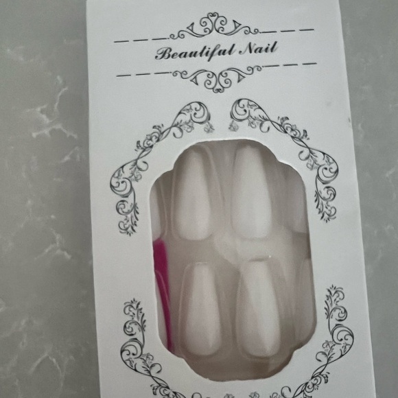 White Medium Ballet Shape Press-On Nails 24 pieces New - Picture 2 of 3